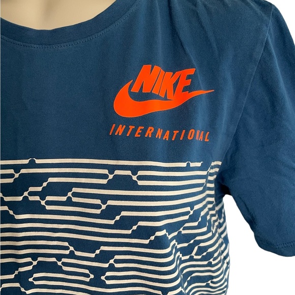Nike International T-shirt, size Medium - Picture 3 of 4